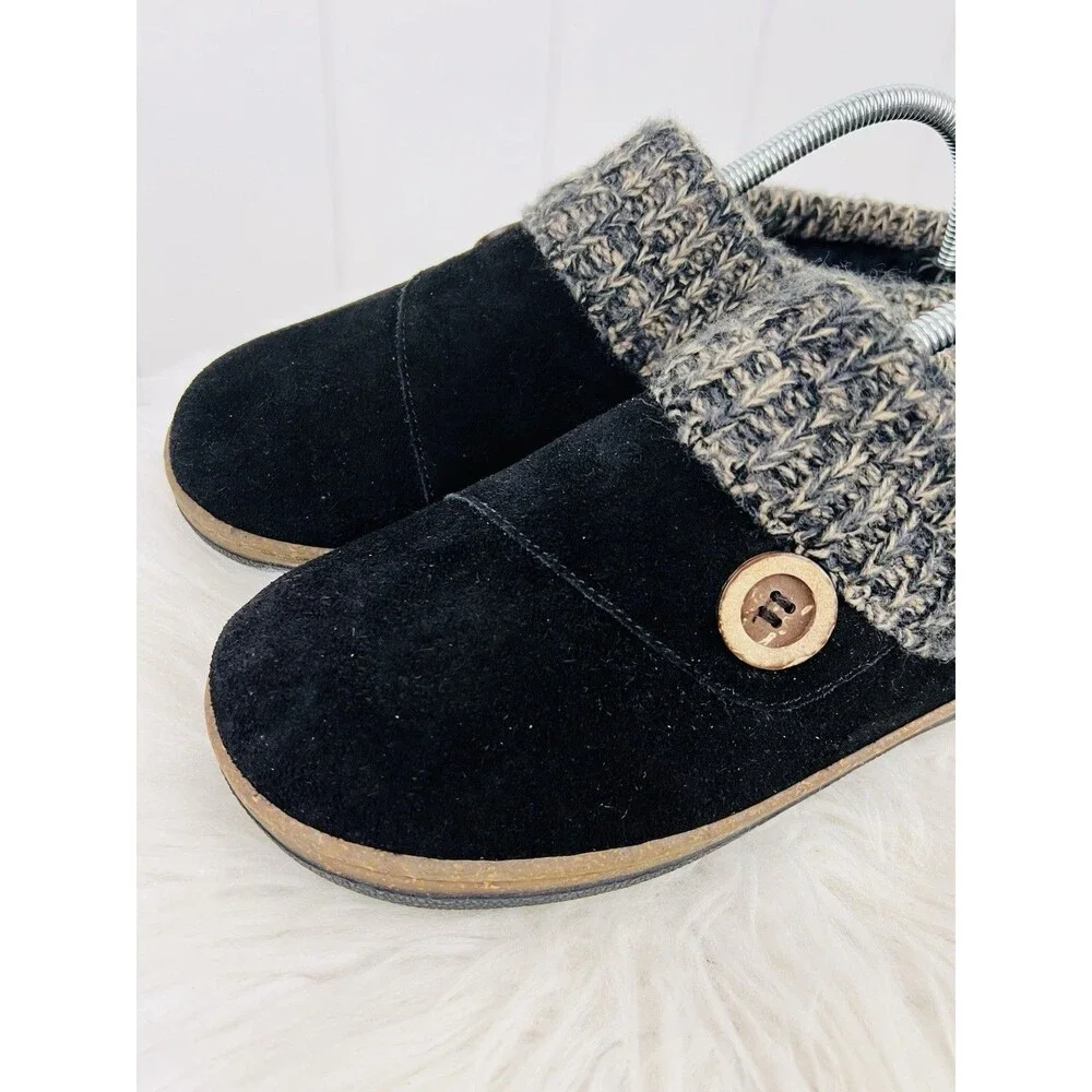 Clarks Black Suede Sweater Clogs Comfort Slippers Knit Collar Button Accent 9M